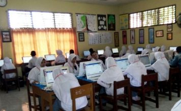 KENDALA LISTRIK TERATASI, UN SMA/MA TANAH DATAR BERJALAN LANCAR