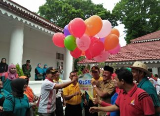 Diguyur Hujan Lebat, Wabup Tanah Datar Zuldafri Darma Tetap Buka O2SN