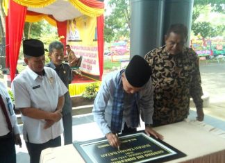 Gedung Baru Diresmikan, Bupati Serahkan Surat Pemberhentian Kepala BKD