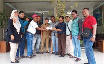 Peduli Sesama, Wartawan dan Donatur Bantu Pemred Sabana Kaba