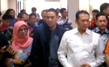 Mendengar Orang Lintau, Betti Shadiq dan Bambang Soesatyo Bezuk Faizal Amir
