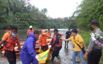 Geger, Sosok Mayat Lelaki Paruh Baya Ditemukan Mengapung di Sungai