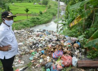 Pjs.Bupati Erman Rahman Gerah, Ratusan Tahun Sampah Dibuang ke Tebing Sungai