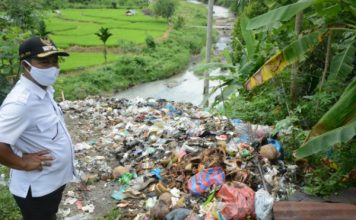 Pjs.Bupati Erman Rahman Gerah, Ratusan Tahun Sampah Dibuang ke Tebing Sungai