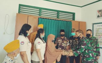 Kababinminvetcaddam I/BB Berikan Tali Asih Kepada Janda Veteran