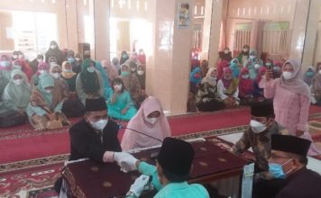 Tetap Gunakan Prokes, Wako Deri Asta Sebagai Saksi Pernikahan Rudi dan Ririn