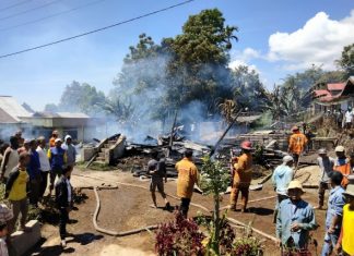 Diduga Arus Pendek, Rumah Semi Permanen Ludes Jadi Abu di Tanjuang Alam