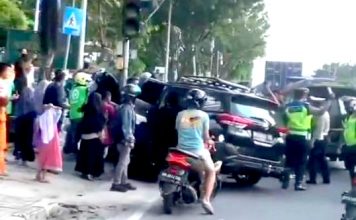 Tabrak Tiang Traffic Light, Seorang Pengemudi Mobil Toyota Rush Tewas
