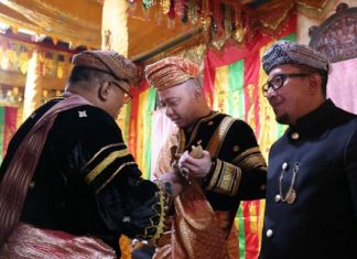 Berjasa Terhadap Ranah Minang, Kapolda Sumbar Dianugerahi Gelar Kehormatan