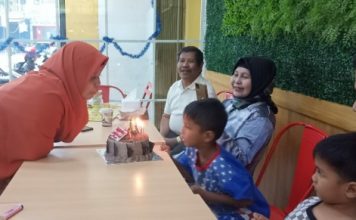 Manfaatkan Cafe di Pincuran VII, Bakaba.Net Rayakan Ulang Tahun Ketujuh