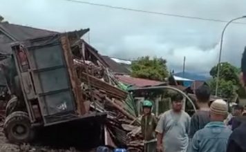 Kecelakaan Beruntun Terjadi Lagi, Lima Kendaraan dan Tiga Rumah Rusak Berat