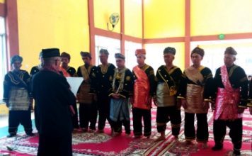 LKAAM Pariangan Dikukuhkan, Bupati Eka Putra Minta Transfer Ilmunya ke Remaja