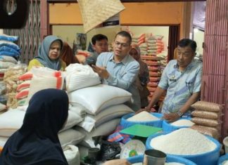 Pasar Batusangkar Sepi Pembeli, Pedagang Minta Pemkab Tanah Datar Normalkan Harga
