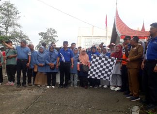 Tingkatkan Silaturahmi dan Komunikasi, Bupati Eka Putra Lepas Gerak Jalan Santai Kepala Sekolah