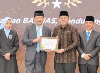 Dukung Zakat Sejahterakan Umat, Wamen Ossy Terima Pemghargaan Baznas Award 2025