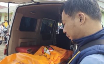 Diduga Tersengat Arus Listrik, Seorang Pemuda Ditemukan Sudah Jadi Mayat Dalam Selokan