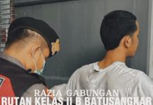 Razia Gabungan di Rutan Batusangkar, Petugas Temukan Senjata Tajam Rakitan dan Kartu Permainan