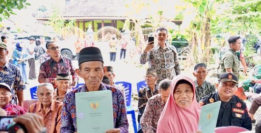 Titik Akhir Perjuangan Cukup Panjang, Sertipikat Tanah Mbah Tupon Kembali ke Tangan yang Berhak