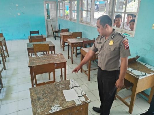 Curi HP dan Uang di MTsN 04 Batu Taba, Seorang Pria Ditangkap Polisi Tanpa Perlawanan