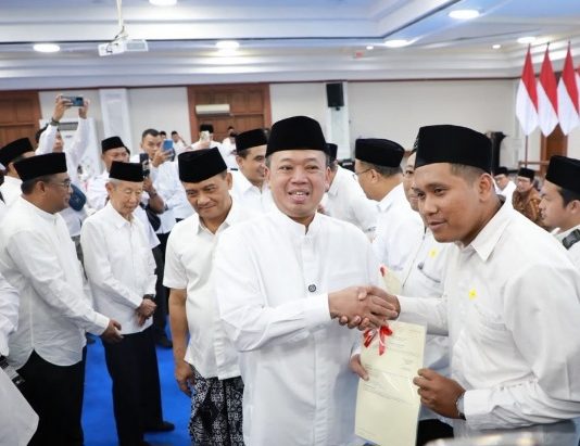 Serahkan 243 Sertipikat Tanah Wakaf, Menteri Nusron: Ini Bagian Penting dari Program Prioritas Nasional
