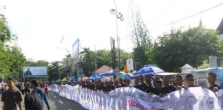 Gelar Aksi Anti Narkoba dan LGBT, Polisi dan Masyarakat Tandatangani Kain Putih 1,5 KM