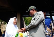 Warga Lubuak Jantan Dapat Musibah Kebakaran, Bupati Eka Putra Serahkan Bantuan