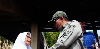 Warga Lubuak Jantan Dapat Musibah Kebakaran, Bupati Eka Putra Serahkan Bantuan