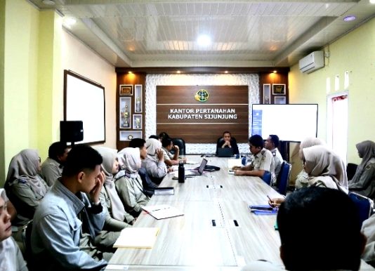 Perkuat Kualitas Layanan dan Kinerja, Kantor Pertanahan Sijunjung Gelar Monev PSN dan Kegiatan Rutin