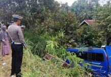 Hilang Kendali di Tikungan Pitalah, Minibus Tanjung Jaya Nyelonong Masuk Pekarangan Rumah Warga