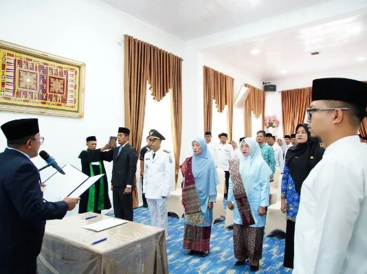 Promosi dan Rotasi Kembali Terjadi, Bupati Eka Putra Lantik Lima Pejabat Manajerial