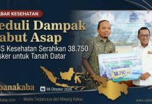 Peduli Dampak Kabut Asap, BPJS Kesehatan Serahkan 38.750 Masker untuk Tanah Datar